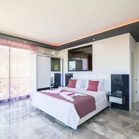 Luxury With Private Ndoor And Outdoor Pool Vilă Bezirgan